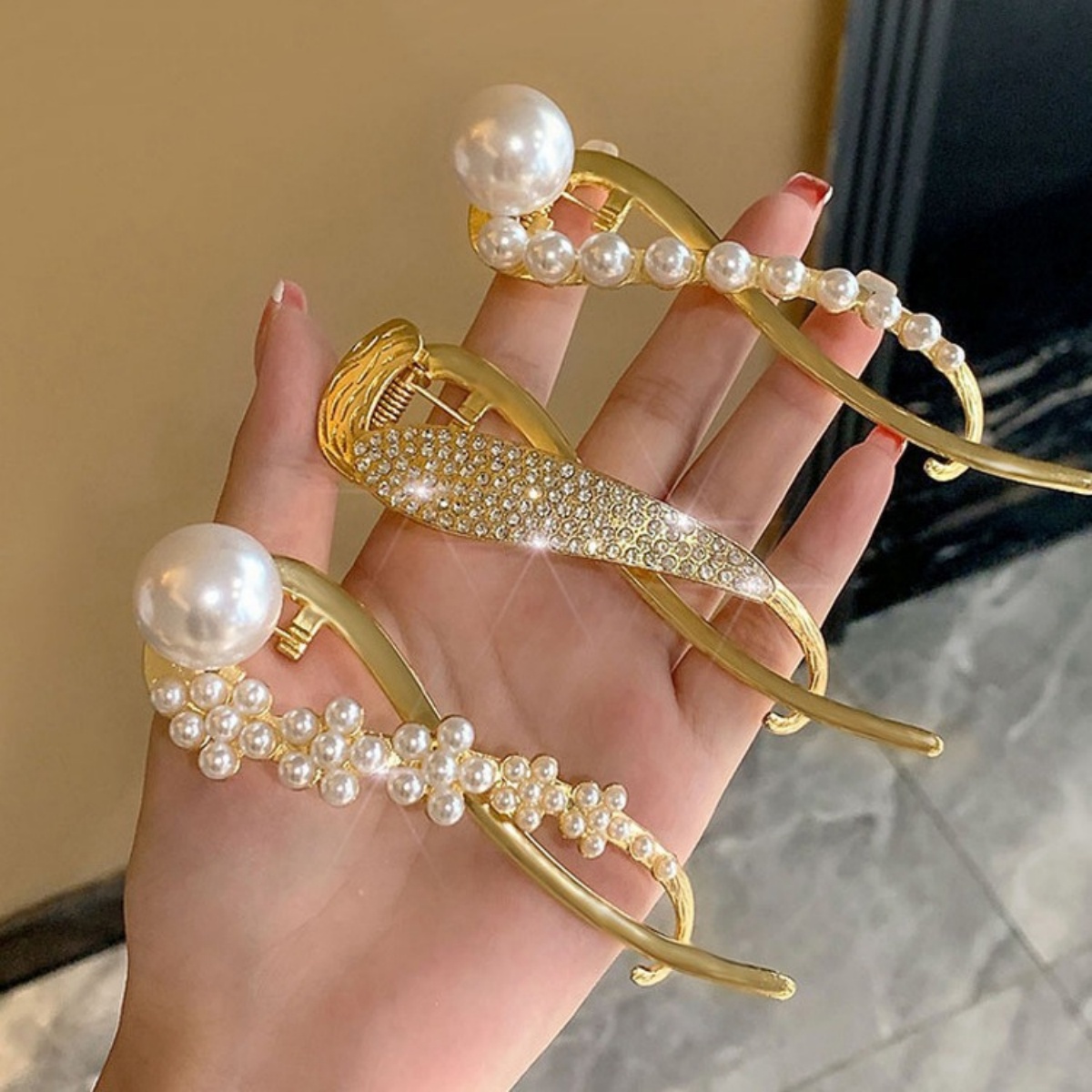 Elegante Glitzer-Perlen-Haarsp – Korean Lifestyle & Kids Boutique Photos Bewertung und Preis